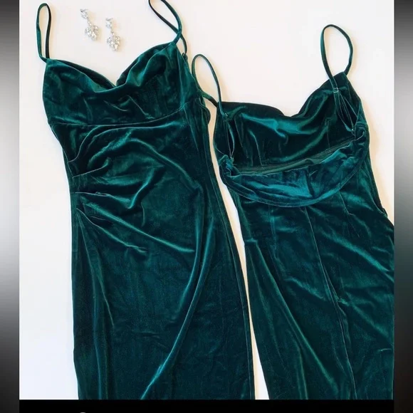 Nwt Green Backless Velvet Midi Dress | Color: Green | Size: M | A_Renee1129's Closet Nwt Green Backless Velvet Midi Dress | Color: Green | Size: M | A_Renee1129's Closet